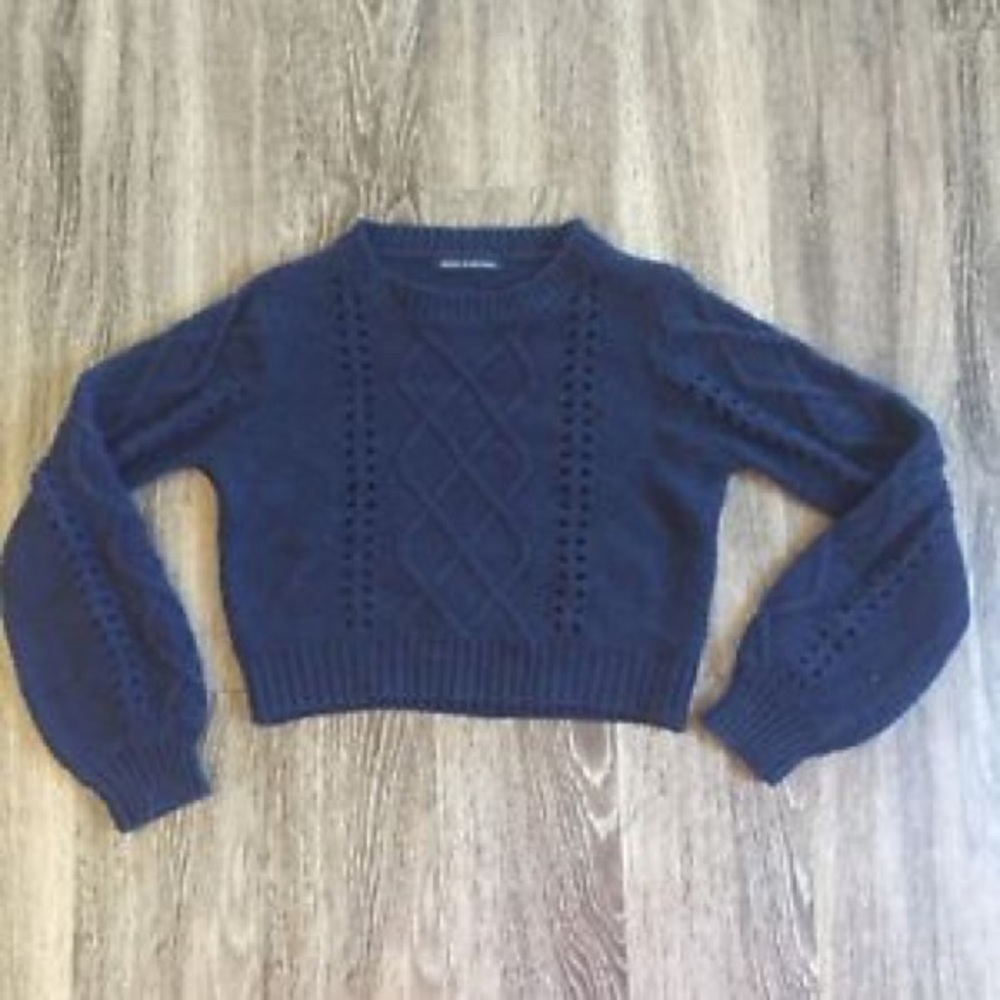 Brandy Melville blue knitted cropped sweater!